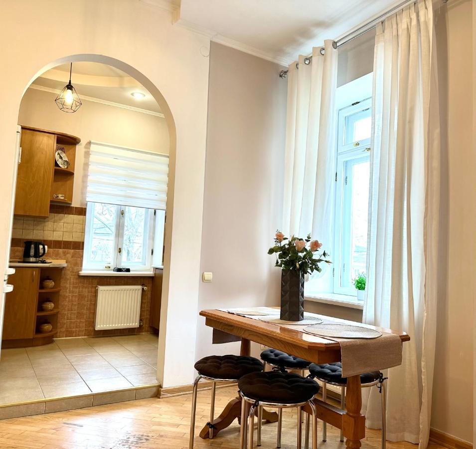 Apartments In The City Center, Near A Theatre, Zlata Plaza روفنو المظهر الخارجي الصورة