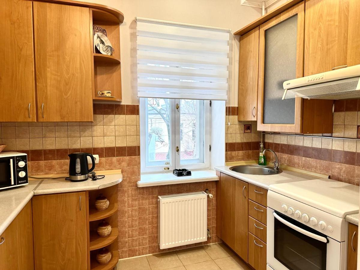 Apartments In The City Center, Near A Theatre, Zlata Plaza روفنو المظهر الخارجي الصورة