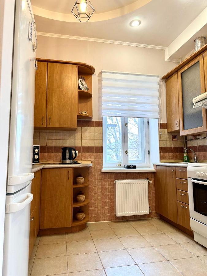 Apartments In The City Center, Near A Theatre, Zlata Plaza روفنو المظهر الخارجي الصورة